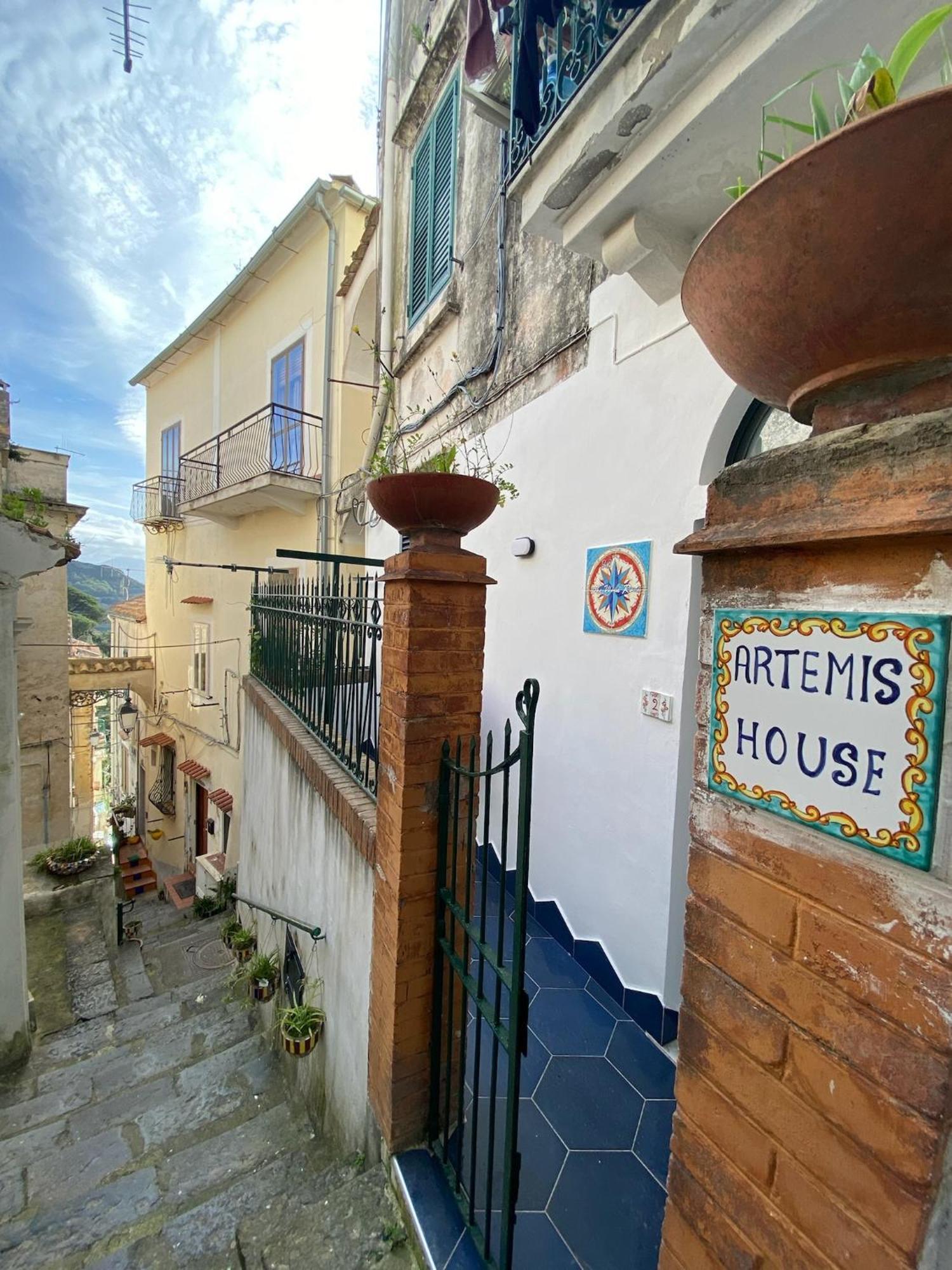 Casa Vacanza: The Wind Rose Vietri sul Mare Exterior photo