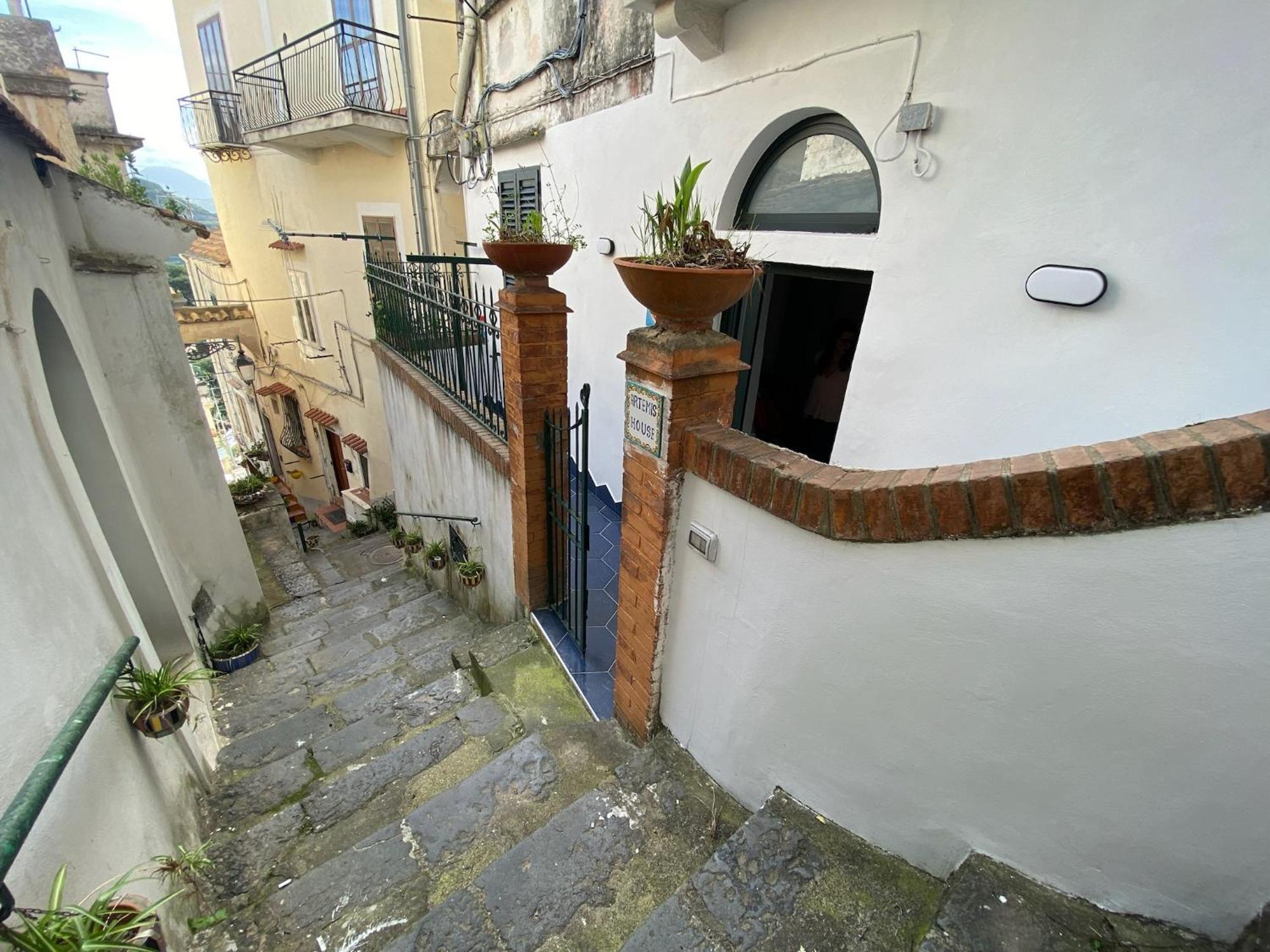 Casa Vacanza: The Wind Rose Vietri sul Mare Exterior photo
